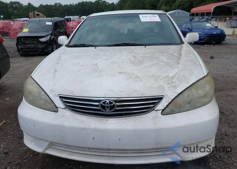 2005 Toyota Camry Le z USA, uszkodzony, nr VIN 4T1BE32K95U432320